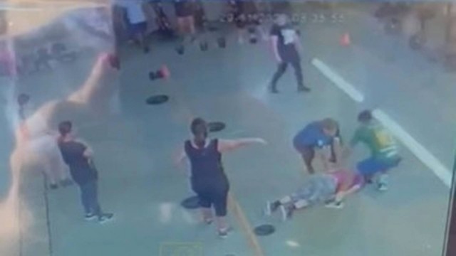 Vídeo: Mulher morre enquanto fazia agachamentos em academia