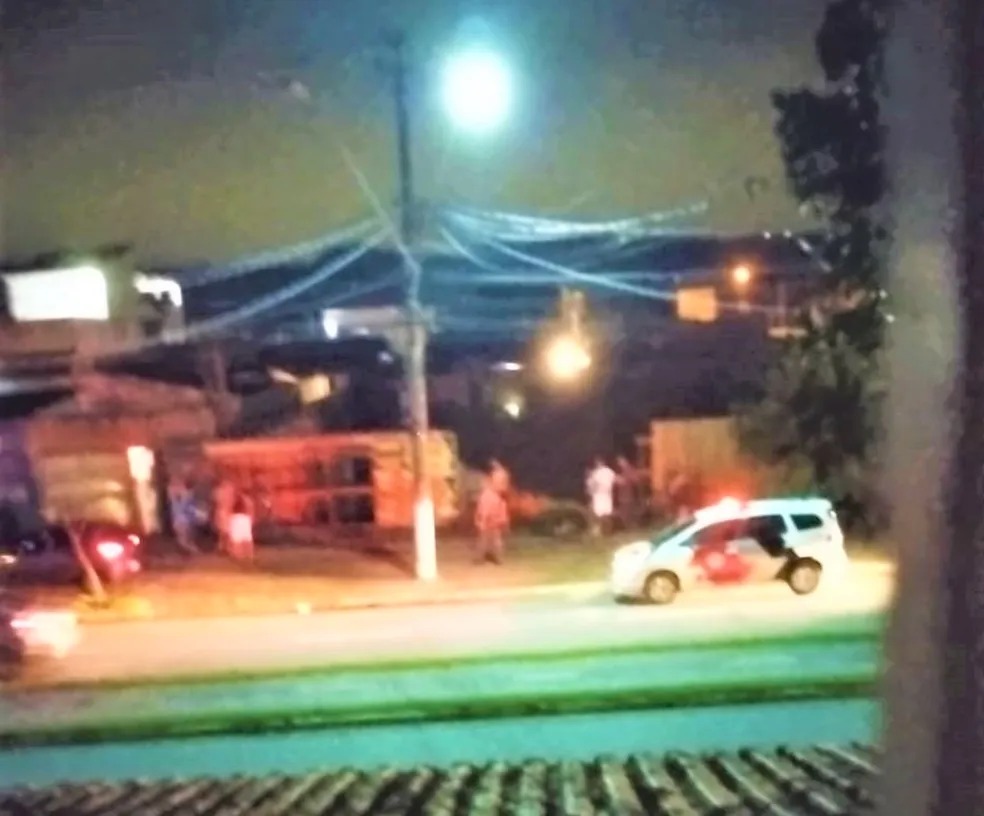 Ensanguentada, mulher corre nua ao fugir de estuprador e é salva por populares