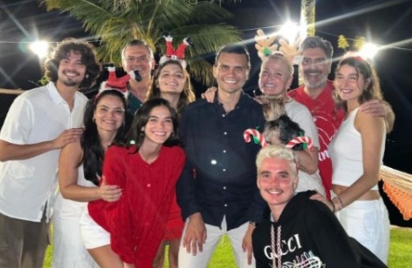 Xolo Maridueña passa Natal com Bruna Marquezine e família da atriz