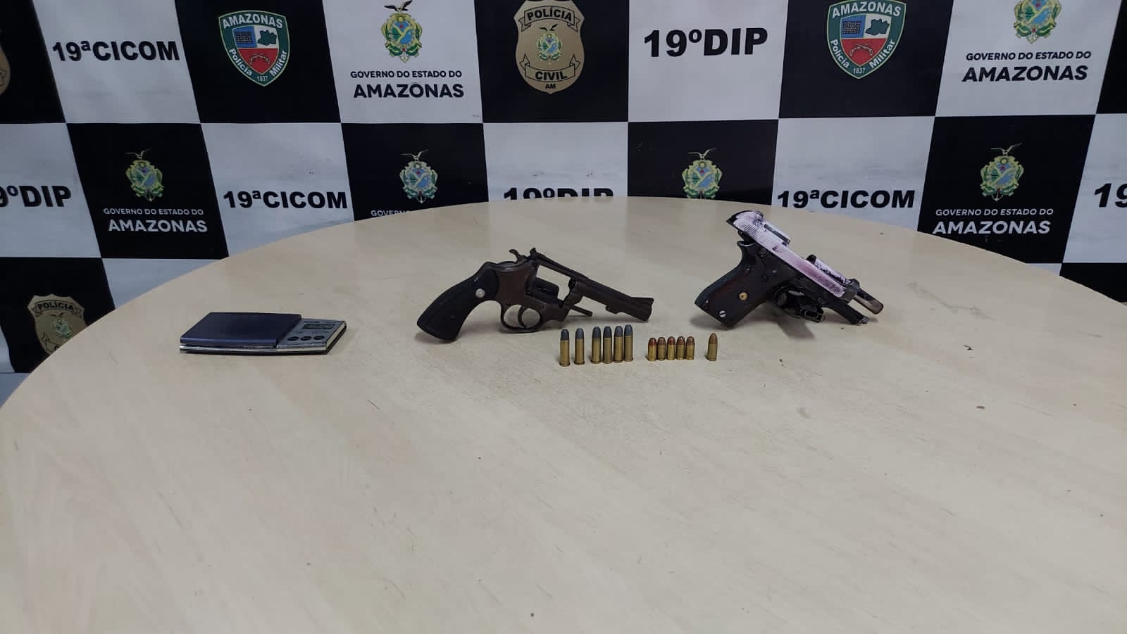 Suspeito entrega comparsa e dois são presos após atirarem contra policiais em Manaus