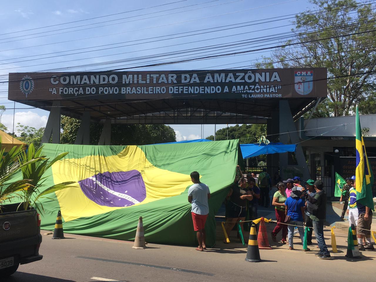 Polícia inicia tratativas para retirada de bolsonaristas da frente do CMA em Manaus