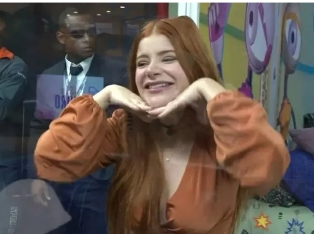 Serasa manda recado para Giovanna após descobrir dívida de R$ 100 mil