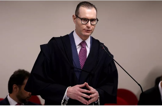 Advogado de Lula é ameaçado no aeroporto de Brasília