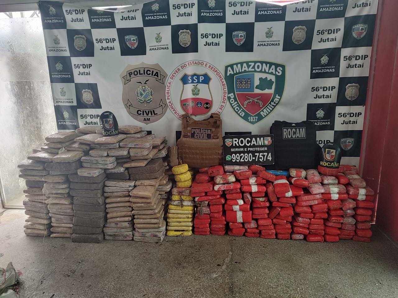 Mais de meia tonelada de droga é encontrada em embarcação com tripulantes amarrados no Amazonas