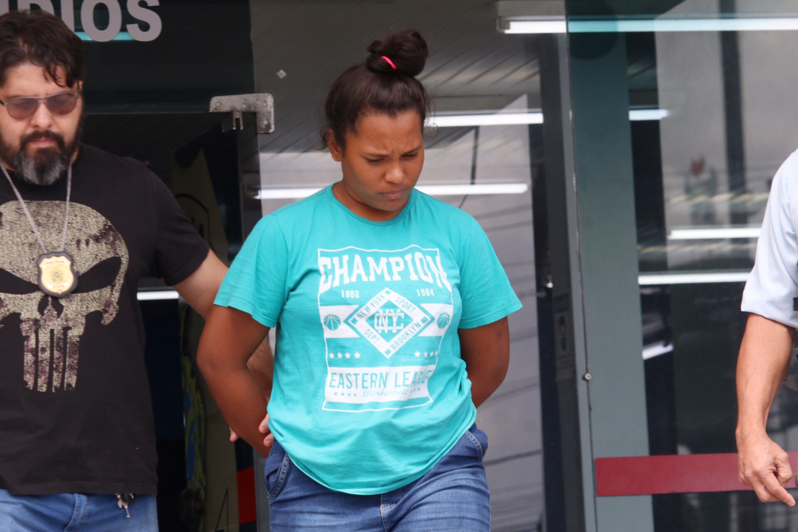 Presa por morte de Chiquinho do Coroado, mulher que fingiu sequestro fez compras após crime