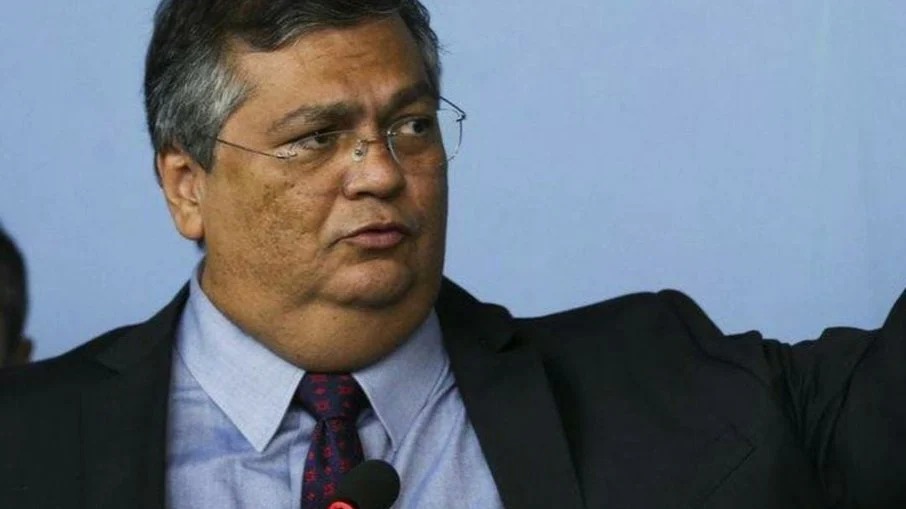 Dino entrega para avaliação de Lula pacote de propostas em reação a ataques golpistas