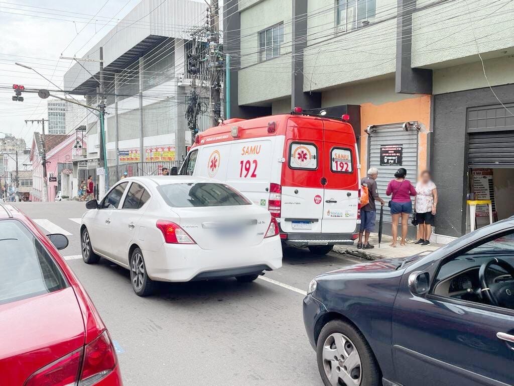 Irmãos são baleados enquanto trabalhavam no restaurante do pai em Manaus