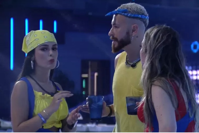 Vídeo: Bruna e Larissa discutem por causa de Gabriel: 'Não falo mais nada'