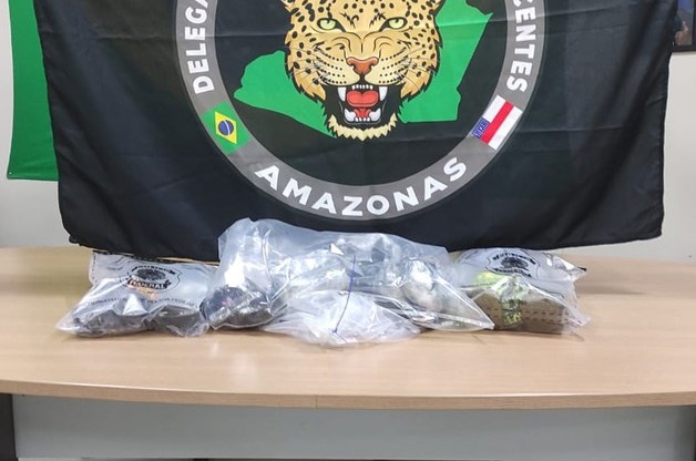 PF faz entrega de encomendas com drogas e prende 3 pessoas em Manaus
