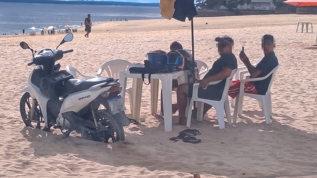 Condutor é flagrado com moto na areia da Ponta Negra e prefeitura faz alerta