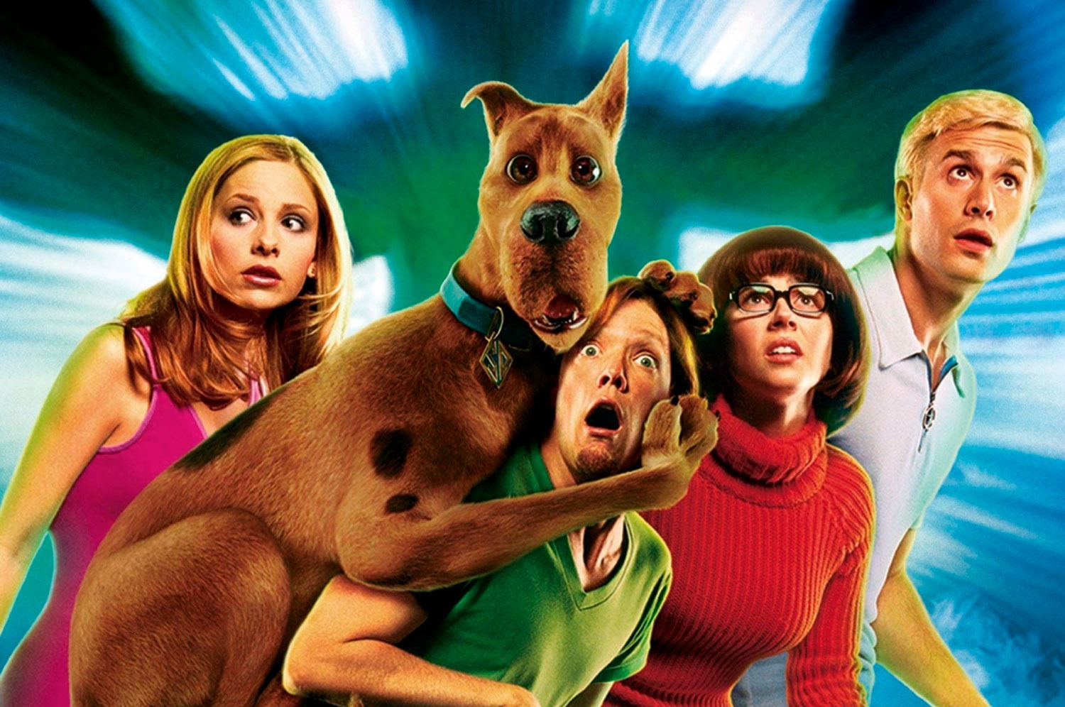 Beijo lésbico entre Velma e Daphne em 'Scooby-Doo' foi cortado de filme, diz atriz