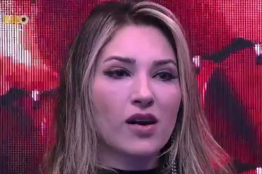 Irmão de Amanda tenta mandar informação para sister em vídeo do Anjo 