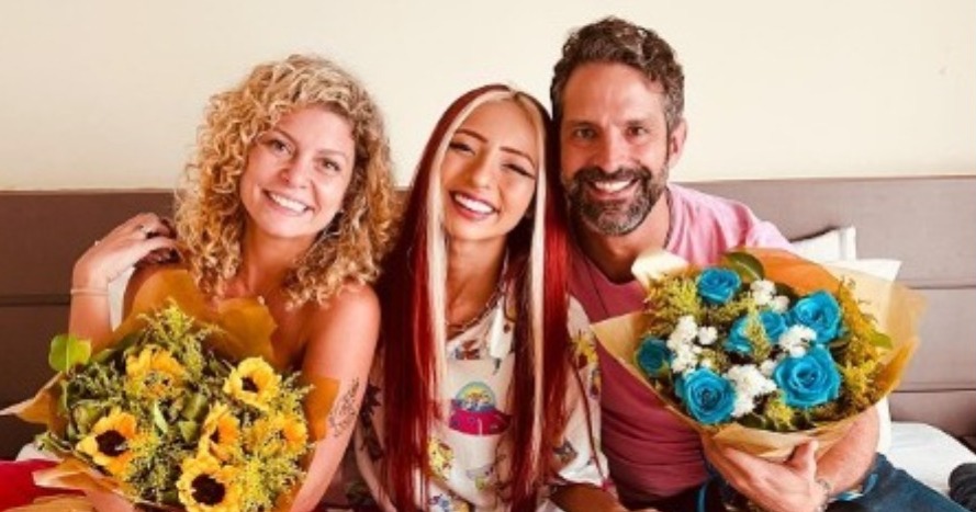 Vídeo: Em Manaus, Ruivinha de Marte ensina Babi e Iran a dançar o 'forró de galeroso'