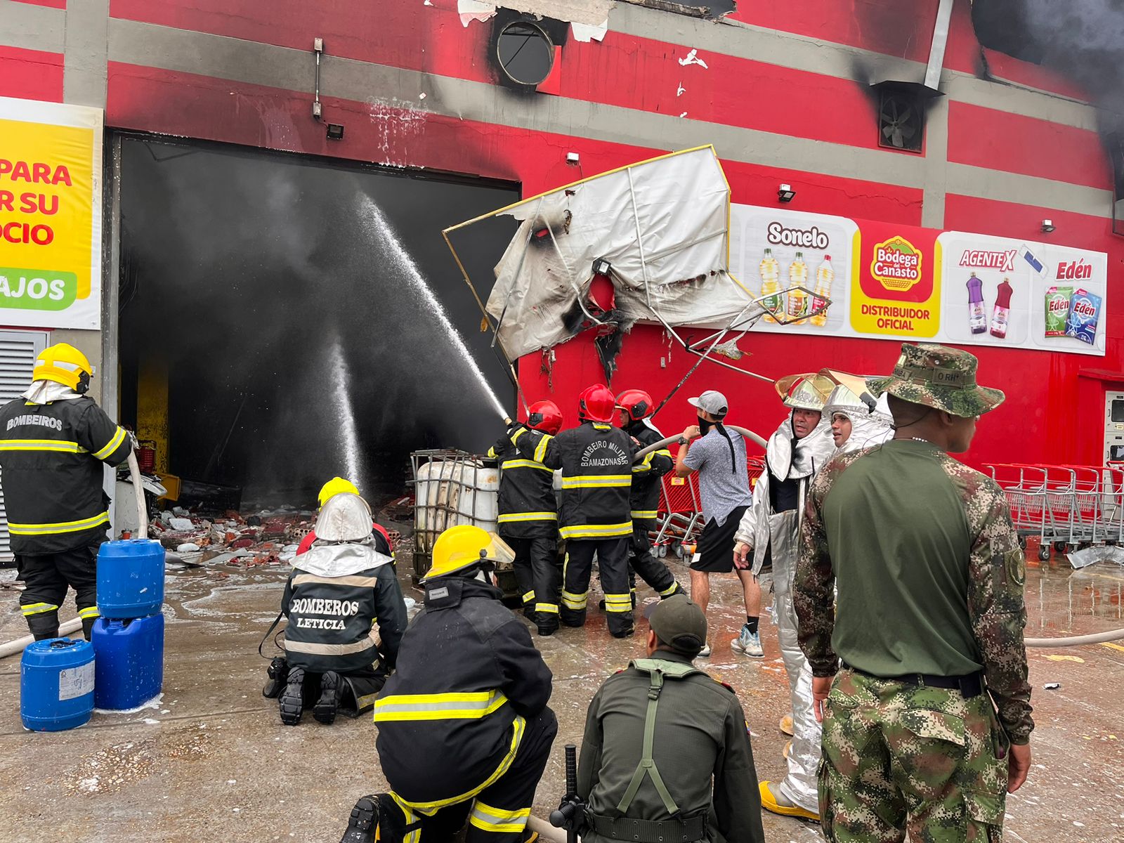 Bombeiros do Amazonas são chamados para combater incêndio na Colômbia