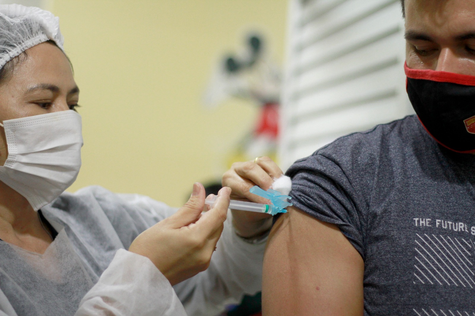 Manaus começa aplicação da vacina bivalente contra a Covid-19; veja quem pode ser vacinado