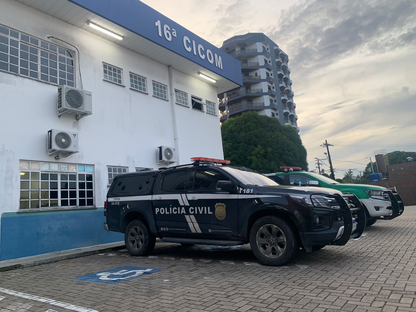 Esposa pega celular do marido para achar traição e descobre que ele estuprava os filhos de 7 anos em Manaus