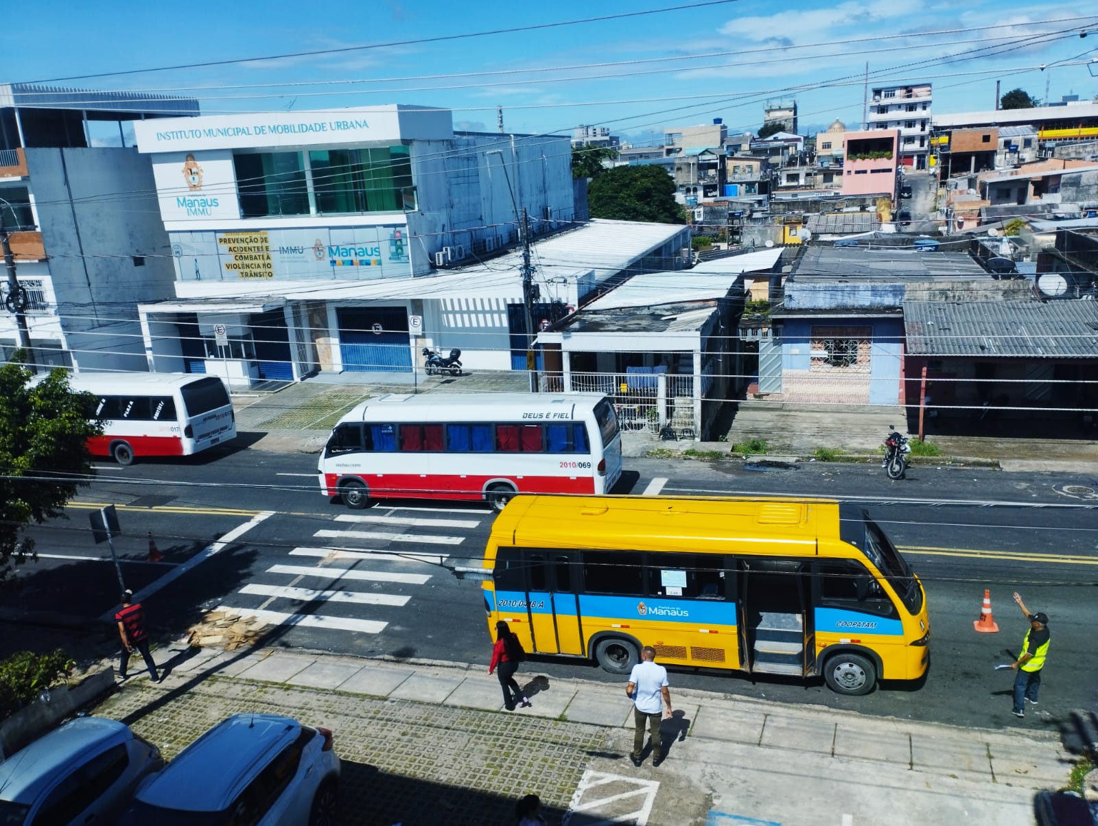 Recadastramento de micro-ônibus para transporte público de Manaus é encerrado