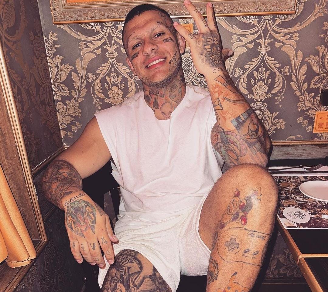 Influenciador Tiago Toguro mata motociclista atropelado ao dar ré em carro