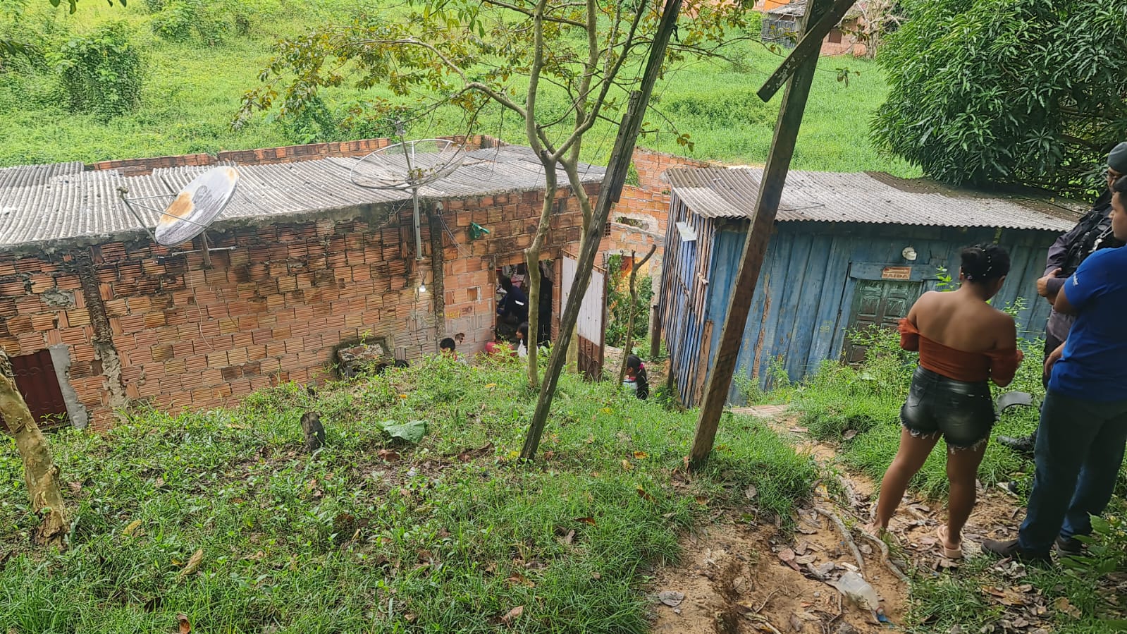 Filhas encontram mãe morta dentro de casa em Manaus 