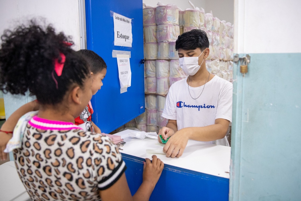 Responsáveis com iniciais K e L devem receber o ‘Leite do Meu Filho’ nesta quinta