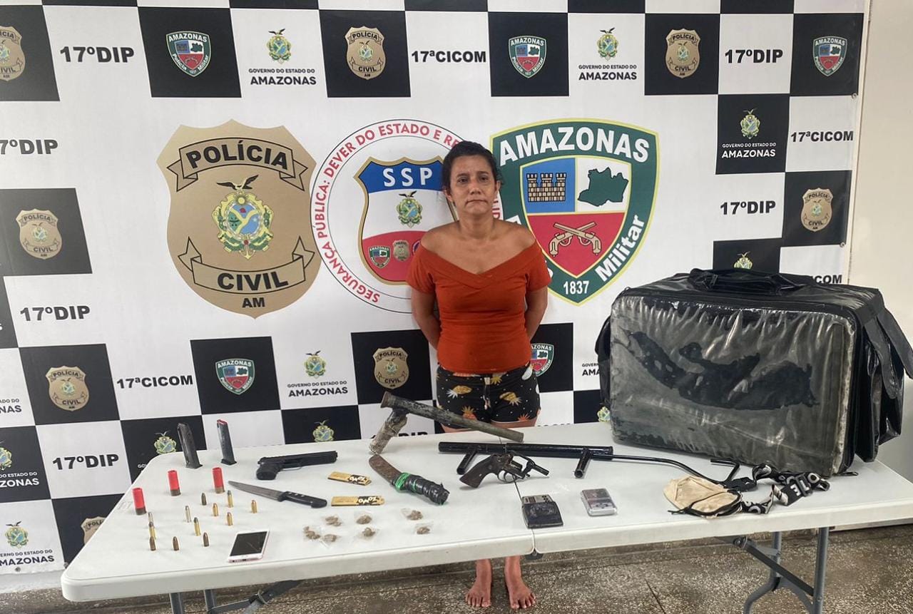 Mulher é presa com armas e drogas que abasteciam "delivery do crime" em Manaus