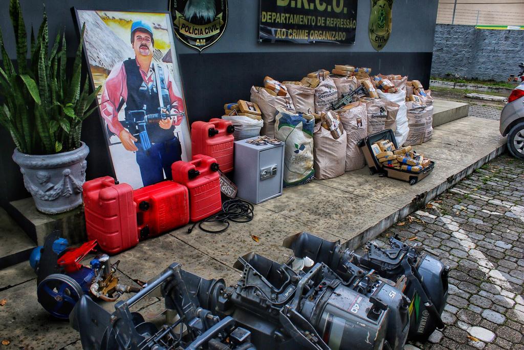 Bando preso com jet ski e carros usava barcos para transportar drogas em Manaus, diz delegado