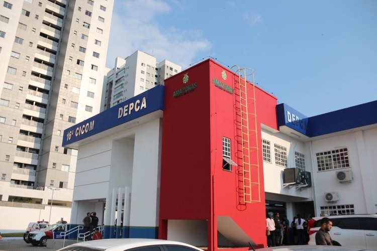 Homem é preso por estupro e conteúdo pornográfico de enteada de 13 anos em Manaus