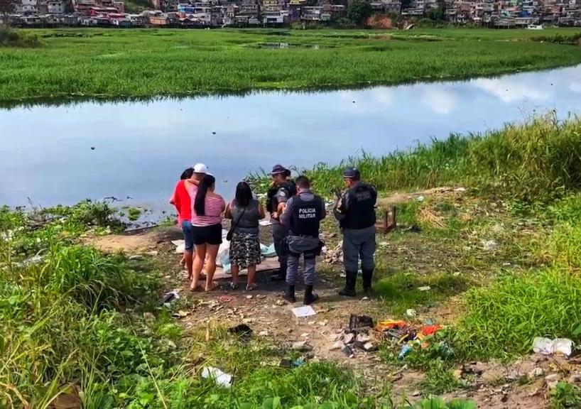 Corpo de homem jogado em rio após ser baleado é achado em igarapé de Manaus