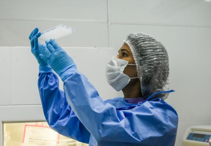 Estudo mostra diferenças nos impactos da circulação das variantes do SARS-CoV-2 no Amazonas