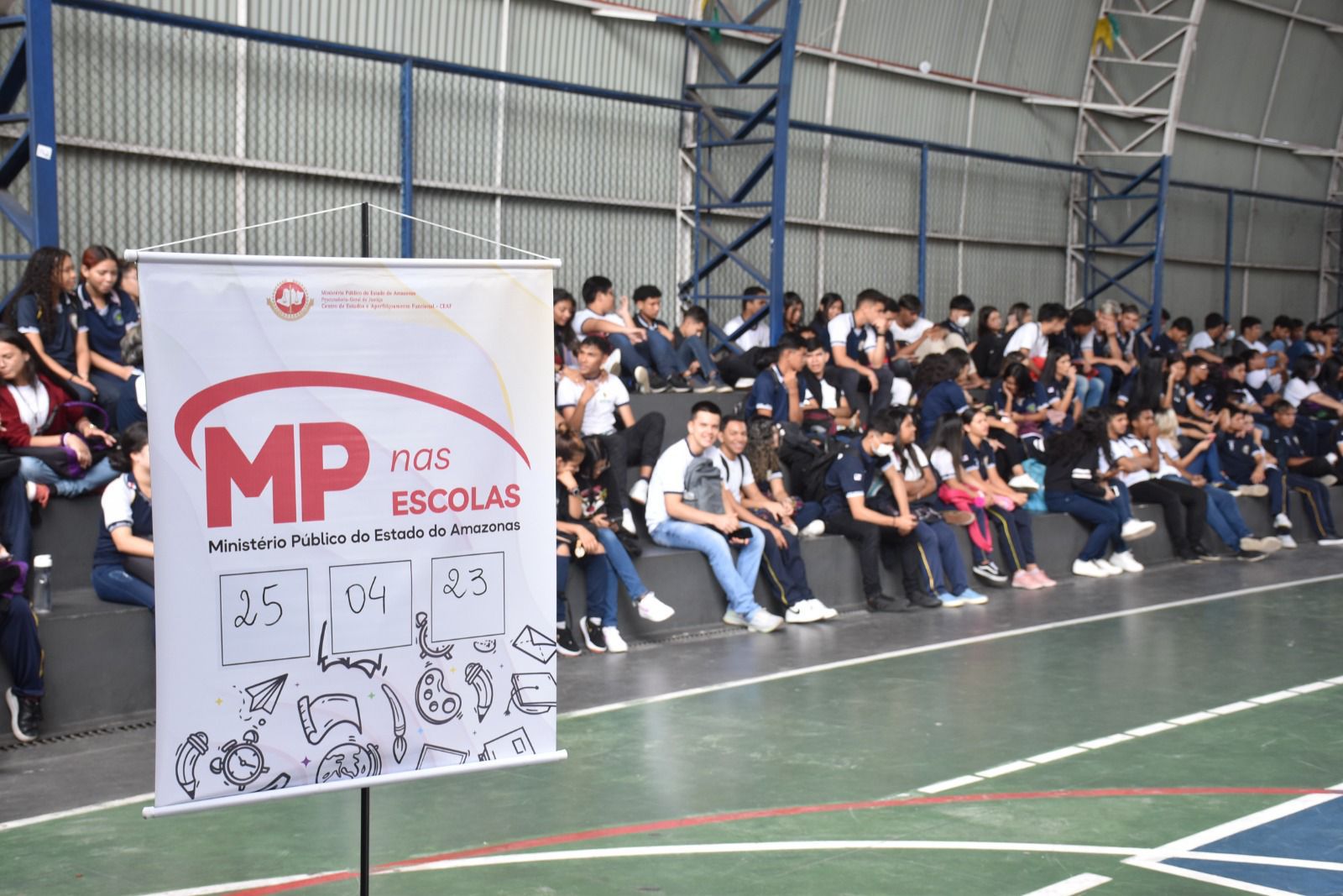 Promotores falam sobre eventos de violência nas escolas para estudantes em Manaus