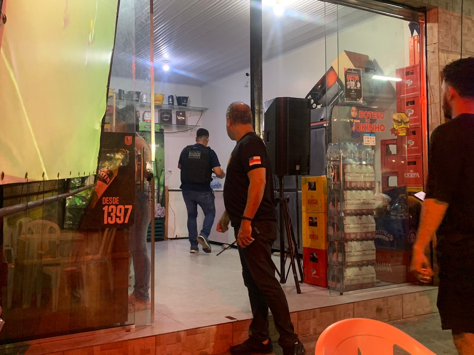 Após denúncia, praça de alimentação é alvo de fiscalização em Manaus