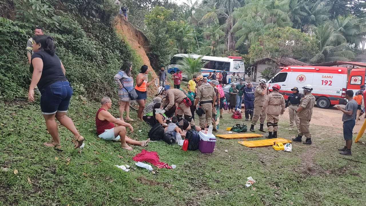 Acidente entre caminhão e micro-ônibus deixa 11 feridos na BR-174