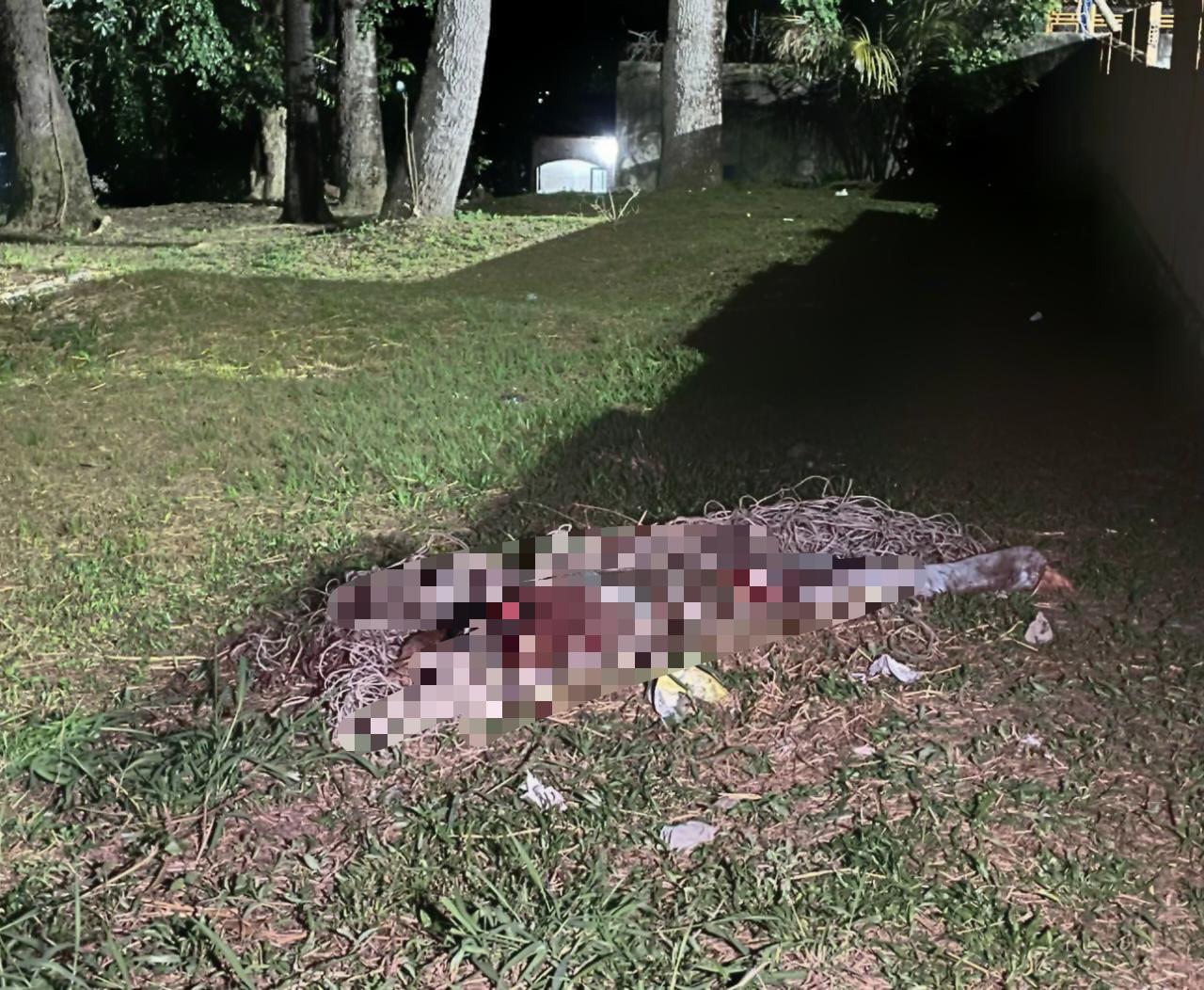 Criminosos esmagam cabeça de homem com bloco de concreto em Manaus e deixam bilhete