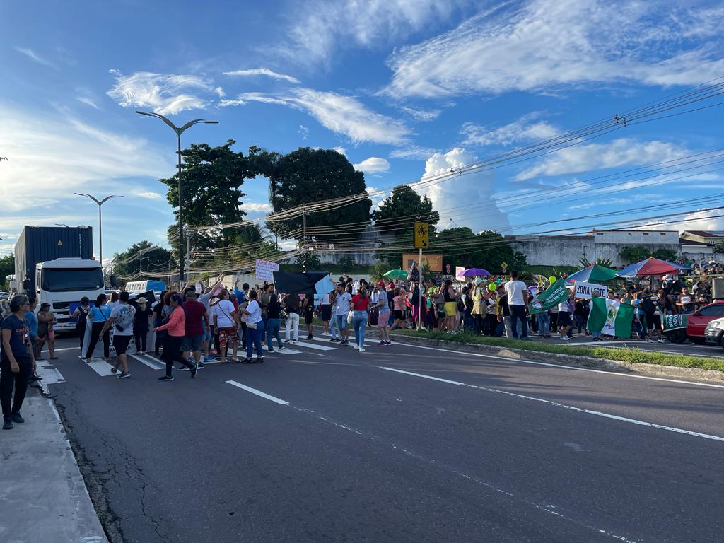 Professores mantêm greve no Amazonas e avaliam proposta do Governo