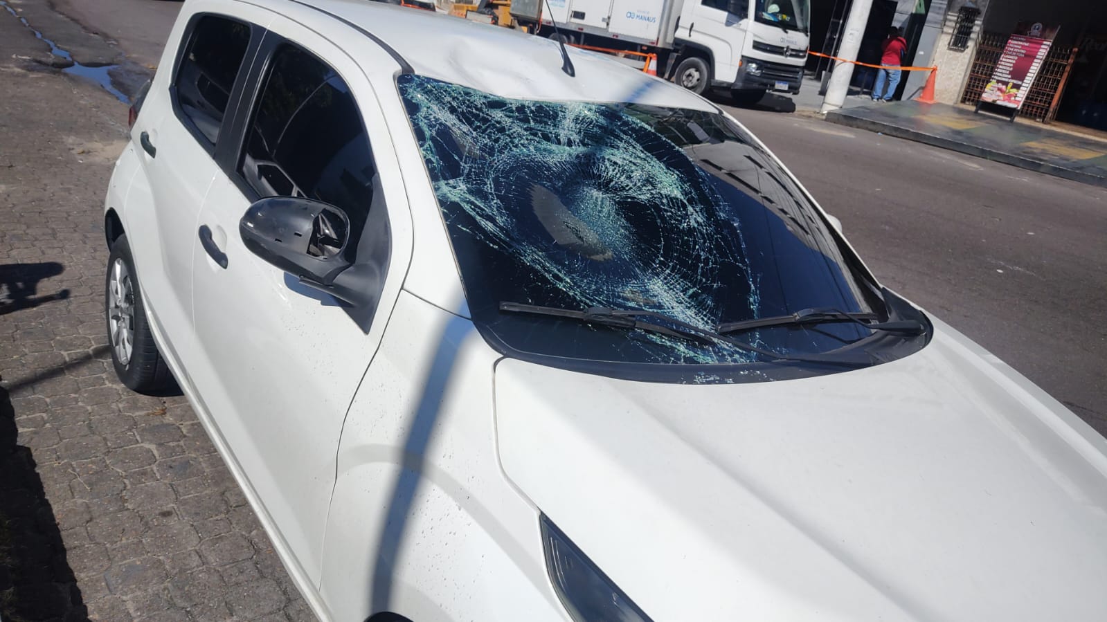 Motorista de app implora para não ter carro roubado e é atropelado por assaltante em Manaus