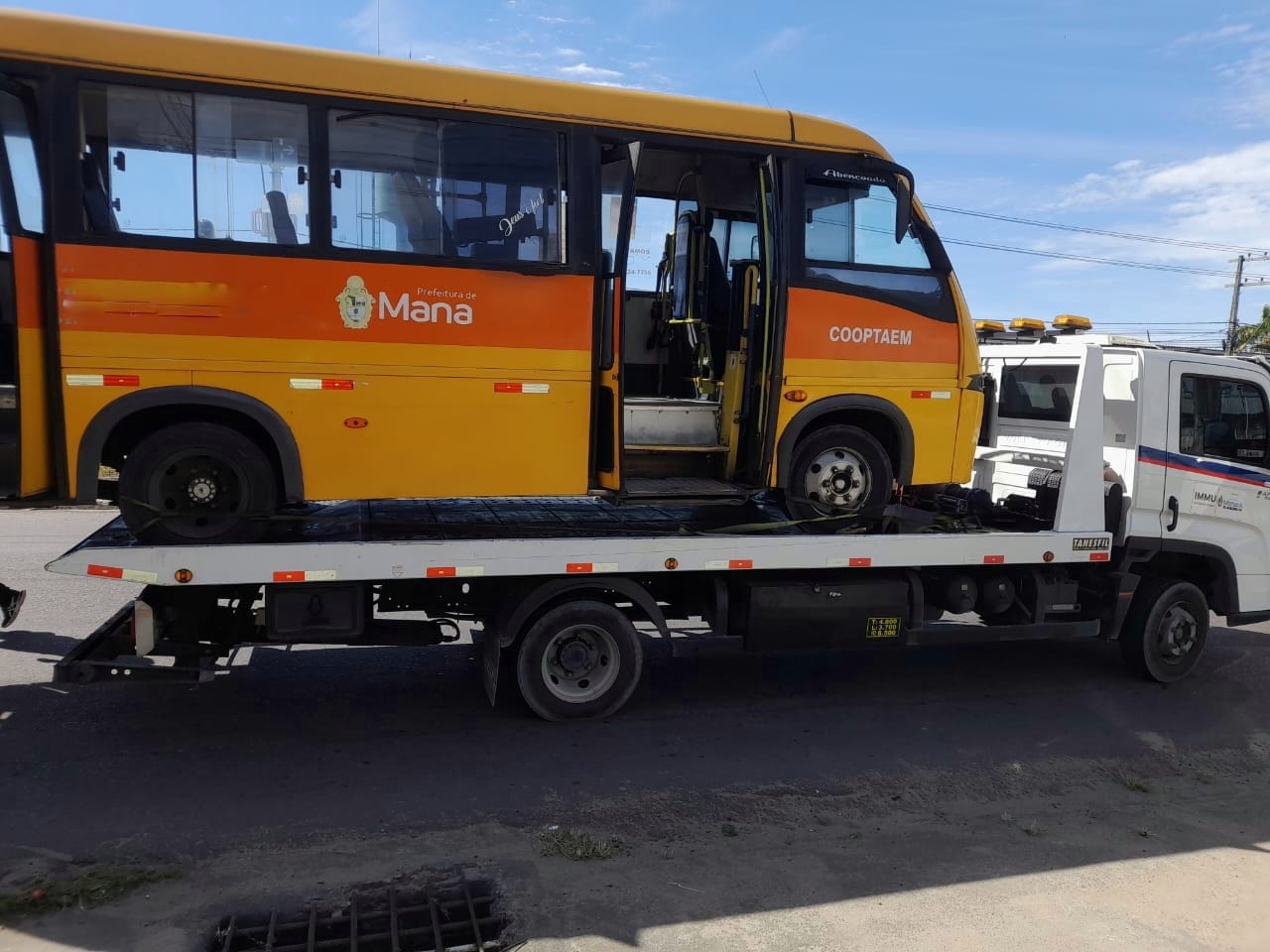 Motorista  é flagrado dirigindo 'amarelinho' sem habilitação em Manaus 