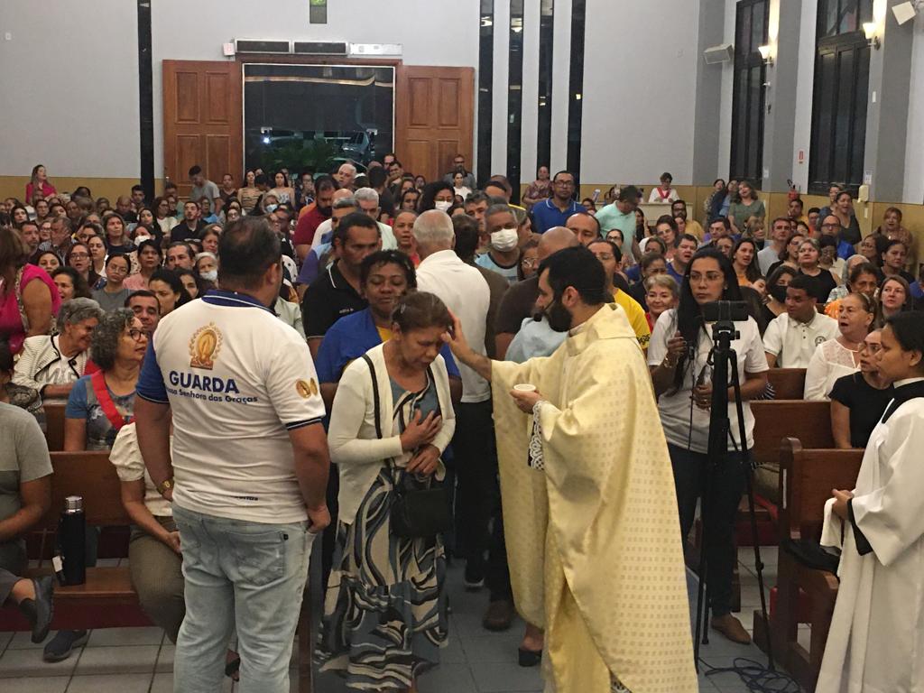 Missa da Madrugada lota igreja Nossa Senhora das Graças em Manaus