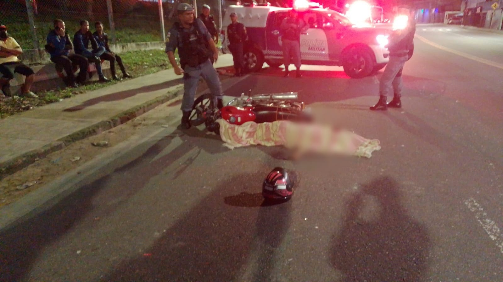 Motociclista morre atropelado por caminhão durante acidente em avenida de Manaus