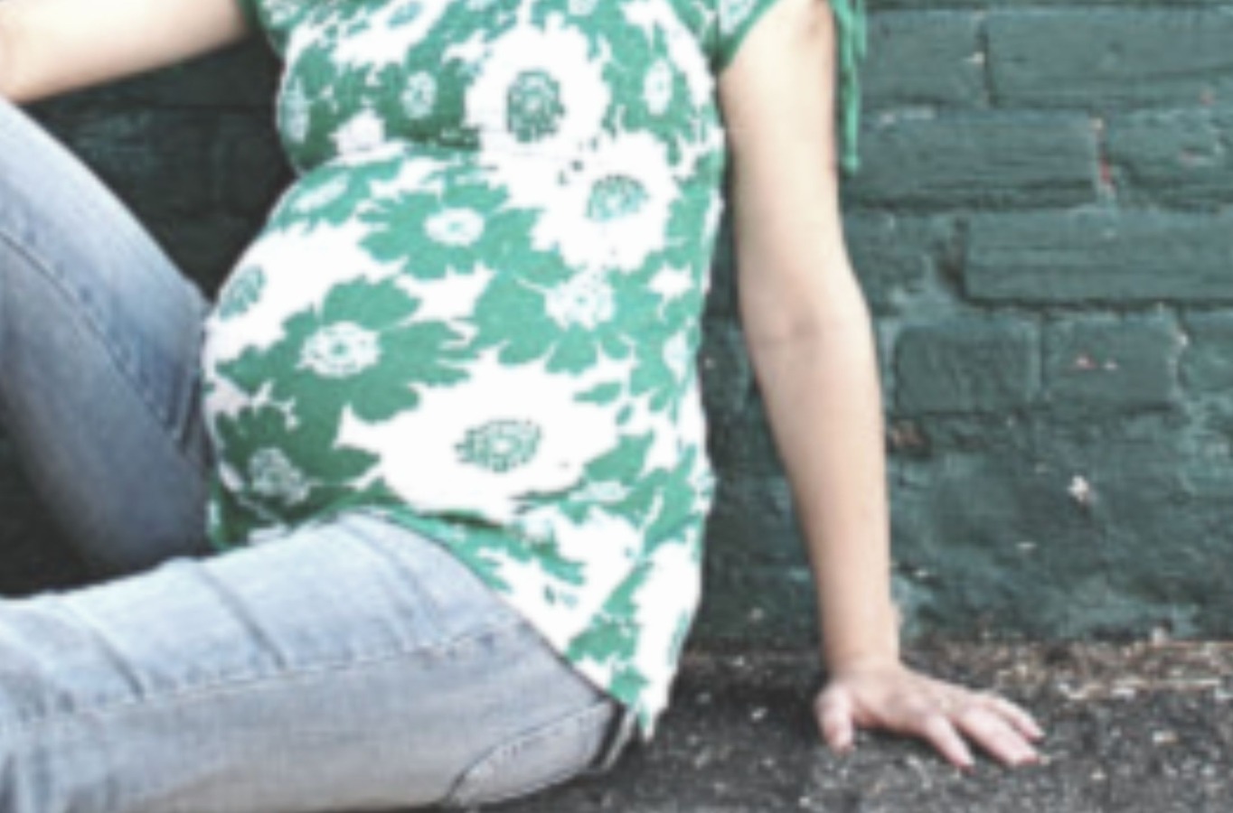 Adolescente grávida é espancada com socos e chutes pelo namorado