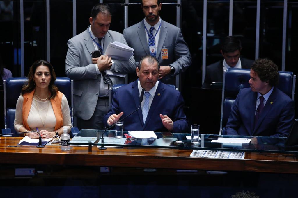 Comissão de Assuntos Econômicos aprova relatório do Senador Omar sobre novo Arcabouço Fiscal