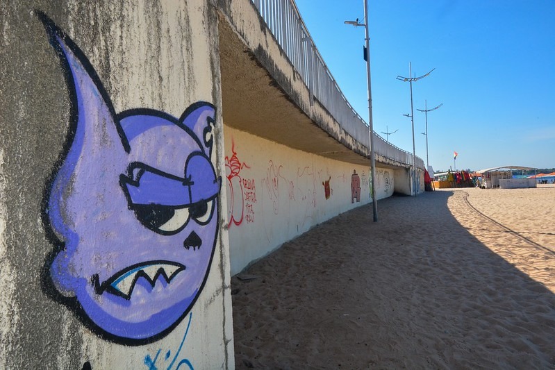 Pichações na orla da Ponta Negra devem custar R$ 10 mil aos cofres públicos