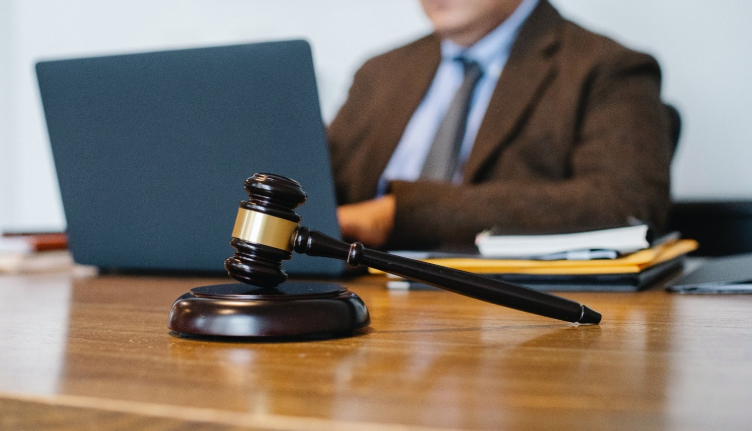 OAB passa a suspender advogados que cometerem assédio e discriminação