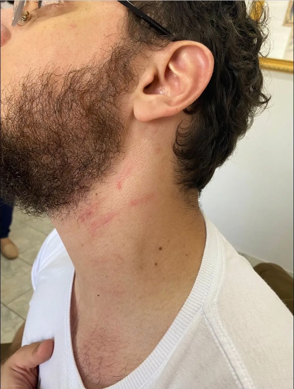 Delegado da PF invade escola e agride professor do filho: 'apontou arma na minha cara'