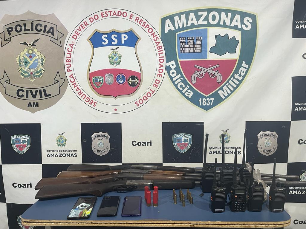 Dupla é presa com arsenal escondido em flutuante no Amazonas 