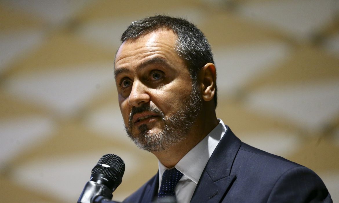 Diretor da PF anuncia demissão de policiais que se candidatarem nas eleições