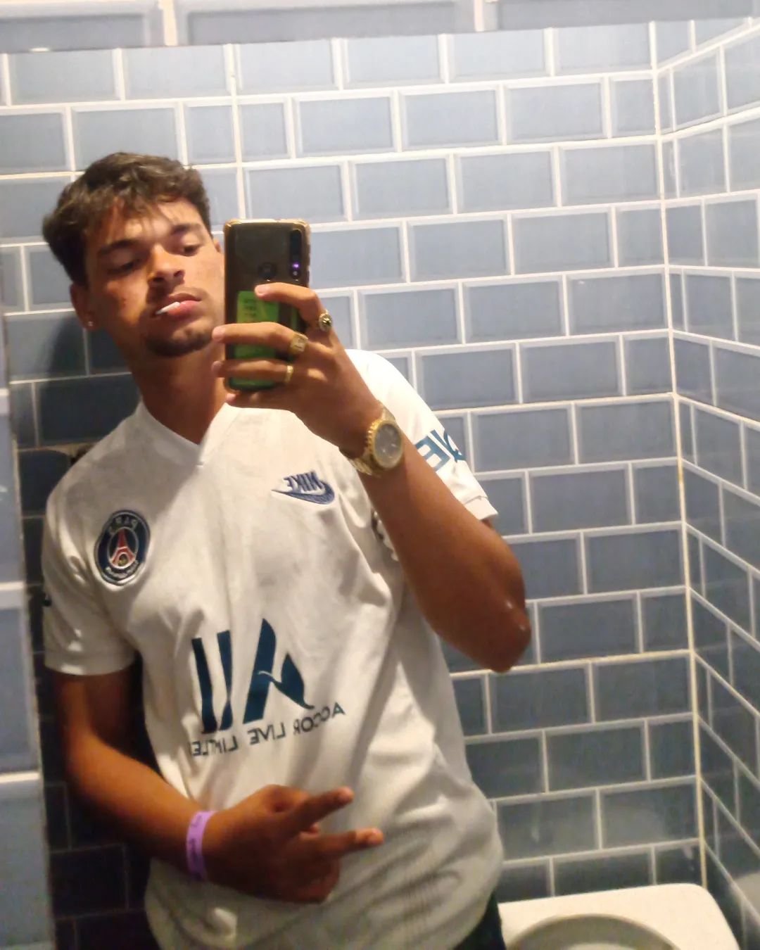 Jovem é assassinado por assaltantes ao tentar proteger irmão em Manaus