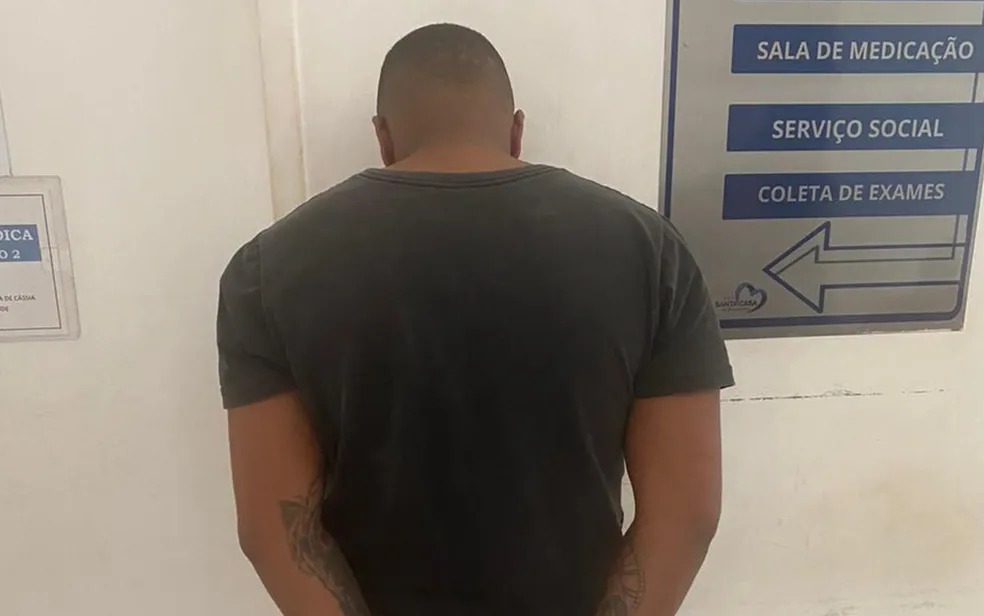 Motorista é morto a tiros após passar por cima do pé de pedestre