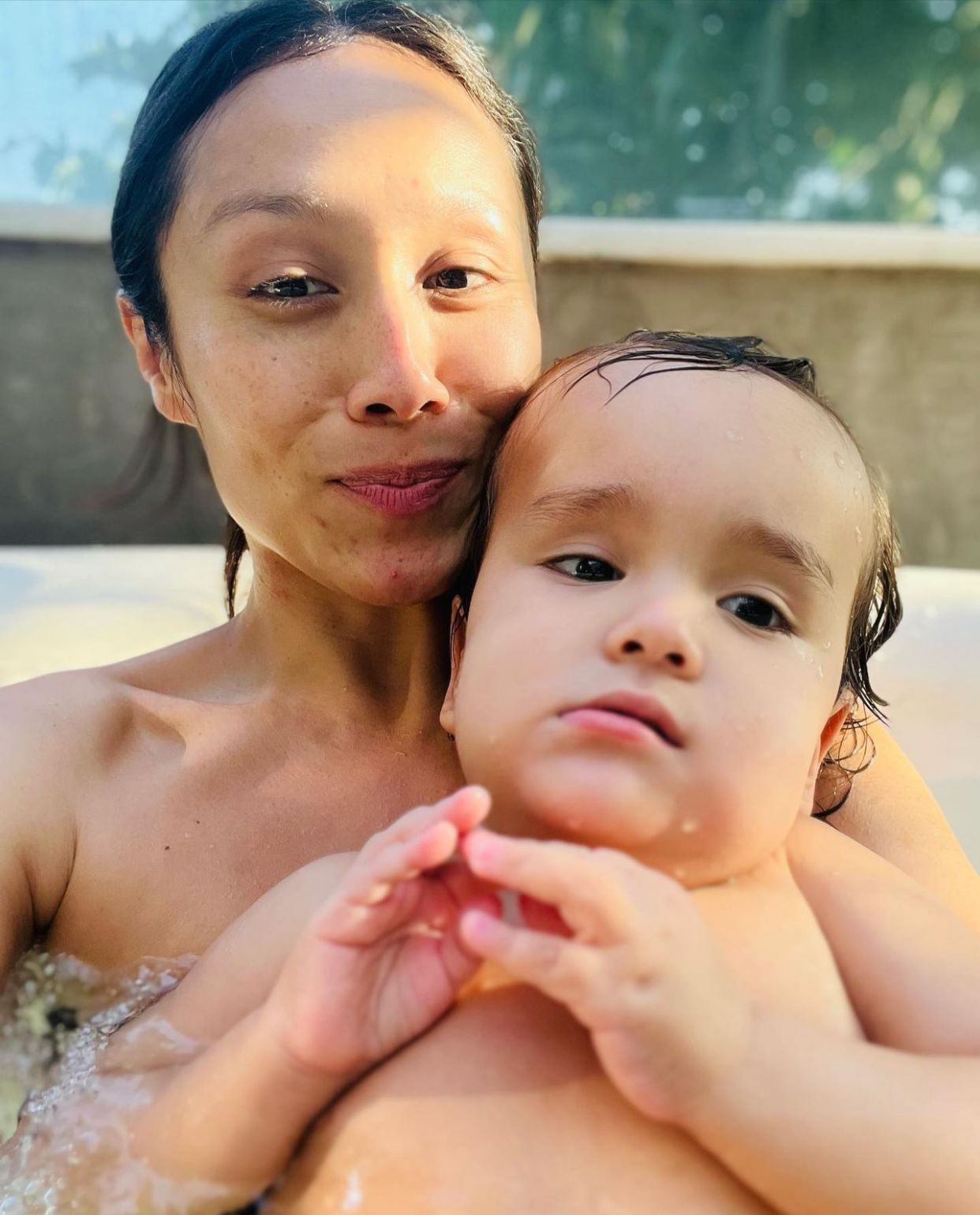 Atriz de Travessia denuncia remédio contaminado do filho de 2 anos: 'chorei de raiva'