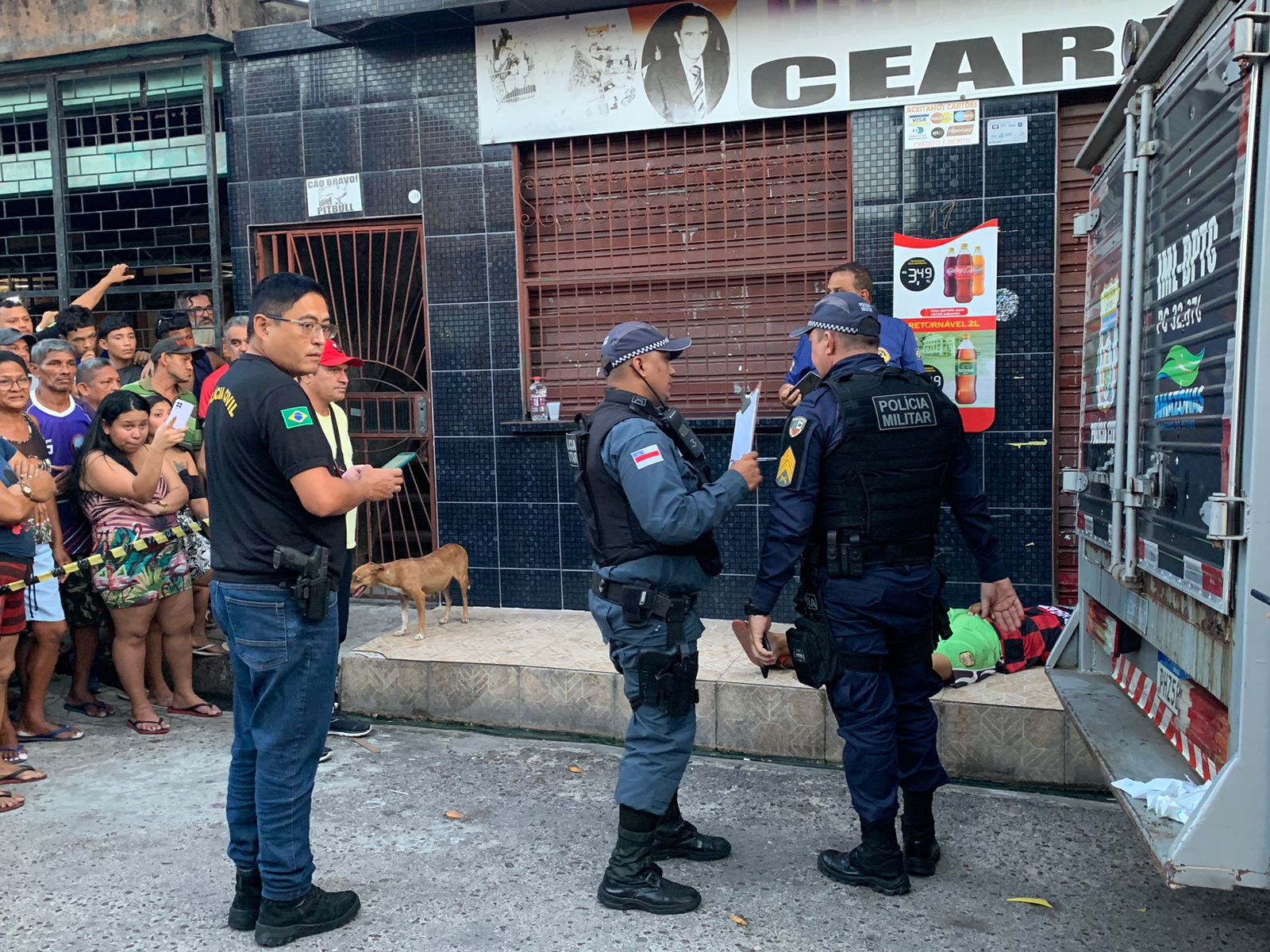 Homem é assassinado na frente de mercadinho em Manaus