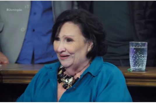 Dona Déa se emociona ao falar de Paulo Gustavo no 'Domingão'